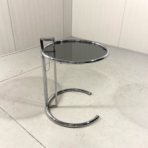 Eileen Gray Tavolino regolabile E1027 Vereinigte Werkstätten – bijzettafels, Chrome, Glass