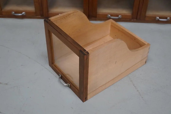 Image 1 of Großer, antiker deutscher Kurzwarenschrank/Vitrinenschrank aus Buchenholz, 1950er Jahre