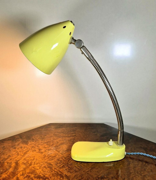 Hala Zeist burolamp in geel pastel.