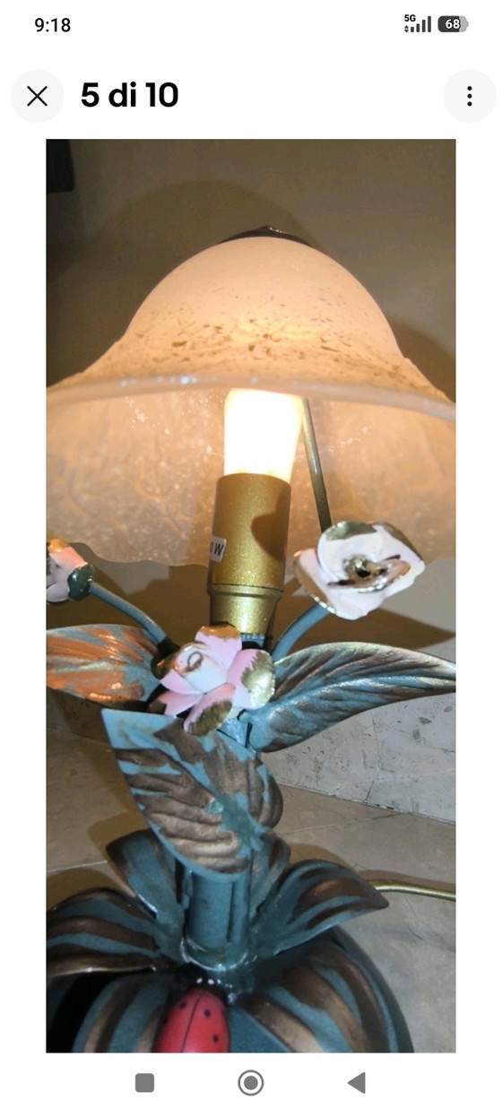 Lámpara de hierro antigua forjada por un maestro herrero. Altura: 28 cm, Ancho: 15 cm. Adorno de flores de (photo 7 of 10)