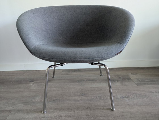 Image 1 of Silla de salón con forma de maceta