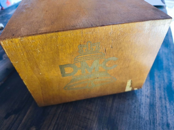 ZELDZAME VONDST: Authentieke DMC houten flosdraadkast + ENORME partij van 720-864 originele DMC – Opbergkast (photo 13 of 16)