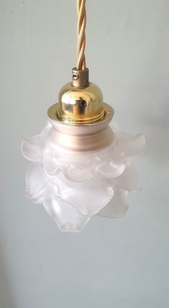 Image 1 of Antike Glas-Hängelampe. Tulpen- oder Rosenlampe aus mattiertem Glas.