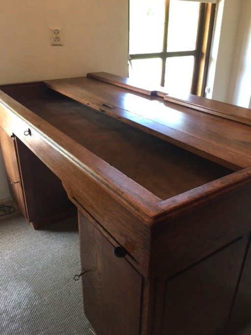 Eichenschreibtisch mit ausziehbarer Tischplatte