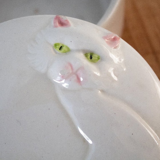 Image 1 of Boîte vintage en porcelaine blanche avec un chat sur le couvercle