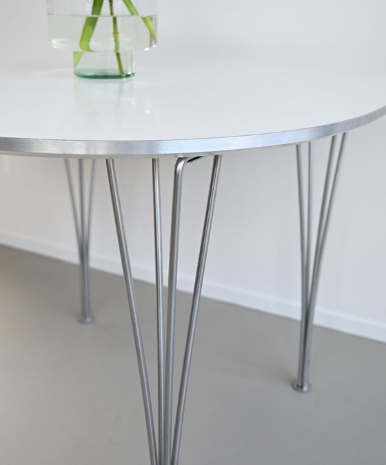 Fritz Hansen Supercircular Dining Table Designed by Piet Hein & Bruno Mathsson, 1968 – Eettafels, rvs (photo 2 of 5)