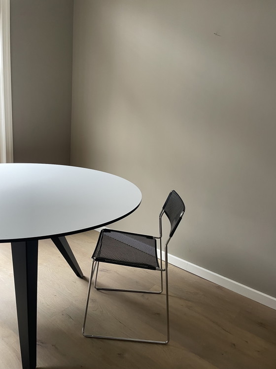 Odesi Bauchtisch rund 130 cm schwarz/weiß – Esstische, Metal, Wood (photo 7 of 7)