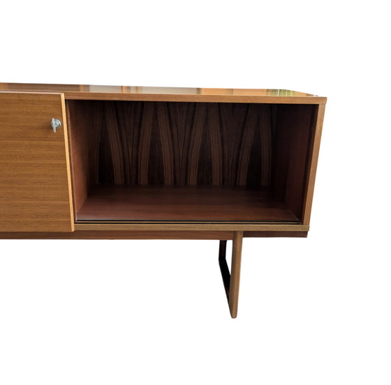 Image 1 of Vintage dressoir met schuifdeuren 