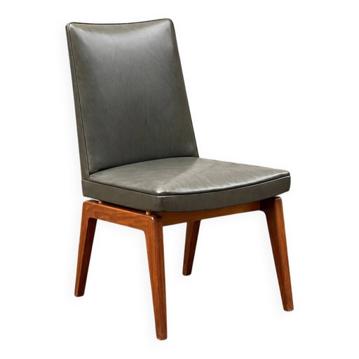 Scandinavische elegantie voor elk interieurproject – Vintage jaren 70 stoelen 1 van 50