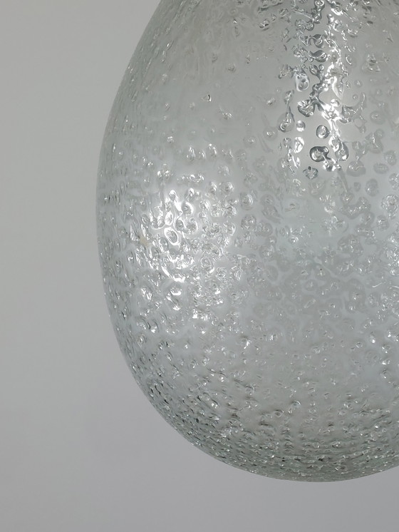 Image 1 of Lampada a sospensione vintage in vetro ghiacciato di metà secolo Doria in ottone