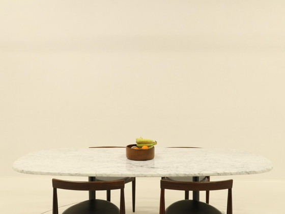 Image 1 of Eames Segmented Ovale Eettafel in Wit Marmer en Roestvrij Staal