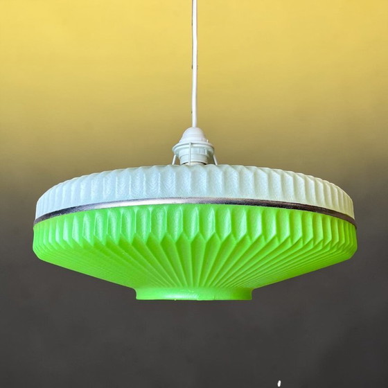 Image 1 of Grande suspension OVNI en acrylique vert, Ukraine, années 1970