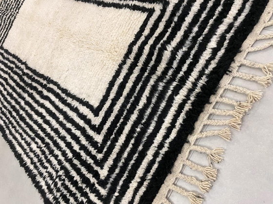 Image 1 of Tappeto tradizionale berbero dell'Atlante in bianco e nero, colore naturale, dimensioni 150/250 cm