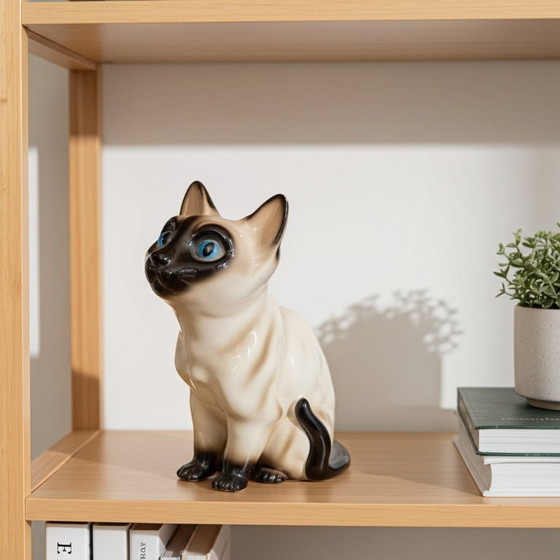 Image 1 of Figurine vintage de chat siamois « Vaga » aux yeux bleus