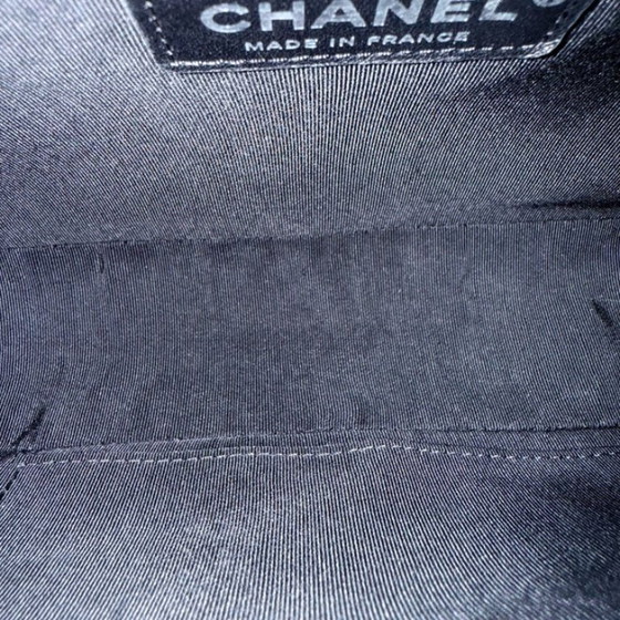 Image 1 of Chanel Boy Medium - Caviar 28CM Nuovo Medium Trapuntato Nero Rutenio Hardware Argento