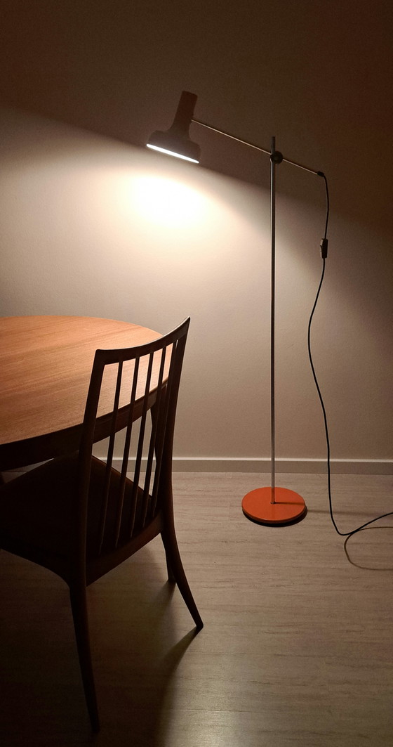 Image 1 of Vintage vloerlamp in ruimtetijdstijl – Oranje – jaren 70 – Chroom – Mid-century modern