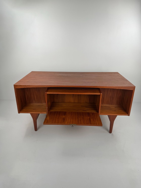Image 1 of Bureau de direction Valdemar Mortensen – Design sculptural en teck danois, années 1960