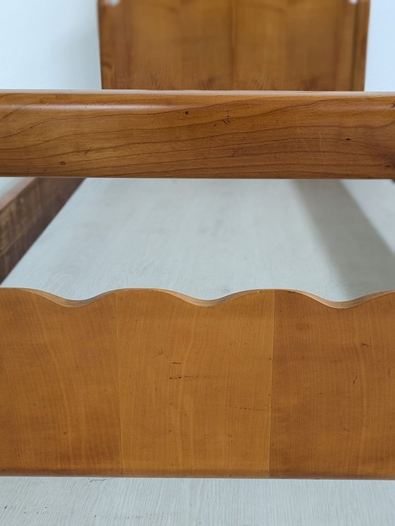 Image 1 of Bett - Holz - mit leicht glänzender Oberfläche, im Stil von Gio Ponti