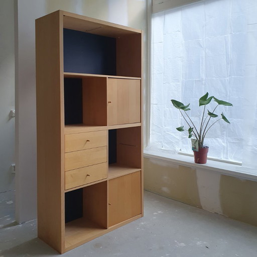 Massivholz-Schrank