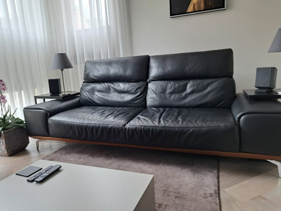 Zwart leren tweepersoonsbank - Comfortabel en stijlvol – Musterring, 2 zitsbanken, Leather, Metal (photo 4 of 5)