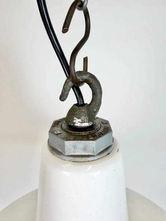 Image 1 of Industriële hanglamp van wit emaille van Benjamin USA, jaren 60.
