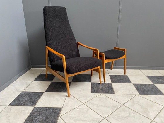 Image 1 of Fauteuil à dossier haut avec repose-pieds en bouclette noire, années 1970