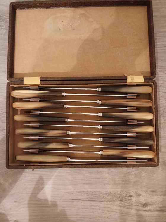 Cofanetto da Collezione 1920 1930 in Corno Bovino Posateria di Thiers Francia Chiusura in Ottone e Acciaio (photo 2 of 12)