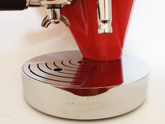 Image 1 of Máquina de café espresso Bugatti Diva roja diseñada por Andreas Seegatz