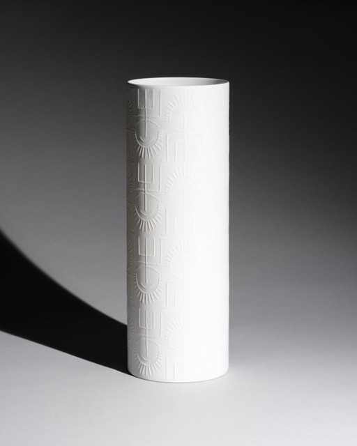 Vaso da terra monumentale in porcellana biscuit con rilievo tribale di Cuno Fischer Rosenthal, 48 cm