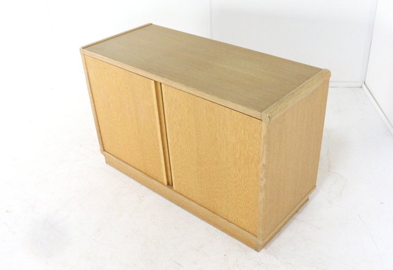 Image 1 of Eiken compact sideboard kast dressoir 'Finne' vintage