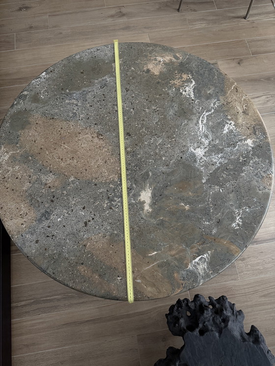 Image 1 of Table basse vintage ronde pierre fossile (marbre)