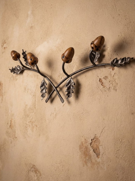 Image 1 of Porte-manteau en forme de gland, en fer forgé et bois, signé à la main, années 1960