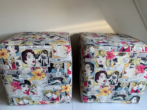 Image 1 of Set van twee design poefjes met pop-art print 