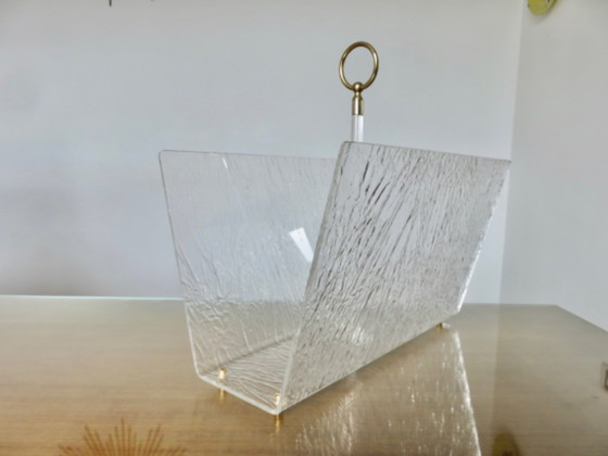 Image 1 of Porte revues " ROCHE BOBOIS " en plexiglas transparent et laiton années 70