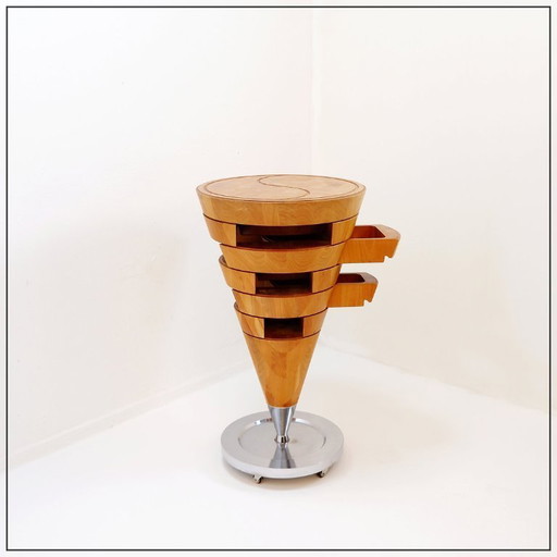 Conical kitchen unit with drawers