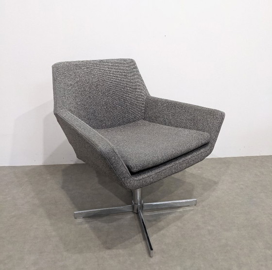 Image 1 of Grauer Sessel im Retro-Design der 1960er Jahre