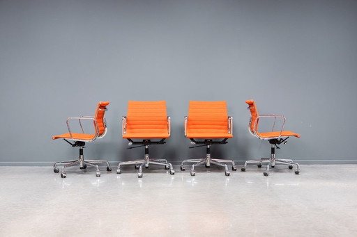 Silla de oficina Eames EA117