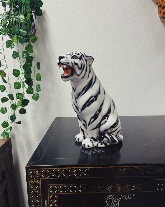Image 1 of Statue de tigre blanc en céramique