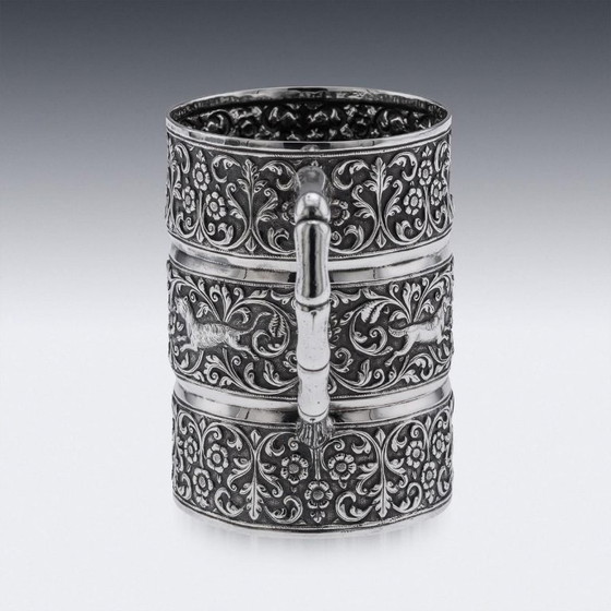 Image 1 of Antiker Silberbecher von Oomersi Mawji, Kutch, Floral Repoussé, 1890