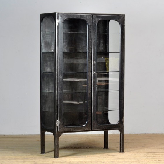 Image 1 of Armoire médicale vintage, années 1970