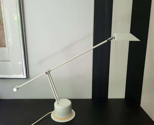 Lampe de table massive en métal blanc, de style post-moderne, datant des années 1980.