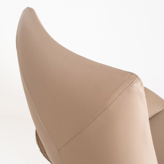 Sillón de piel con reposapiés. Modelo Lotus. Fabricante: Kebe. ​​Dinamarca. – Sillones reclinables, Leather (photo 11 of 13)