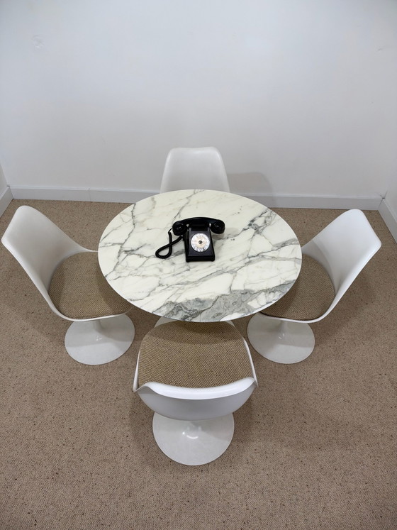 Set Tulip – tavolo Knoll International in marmo e 4 sedie – Eero Saarinen – Tavoli da pranzo (photo 4 of 15)