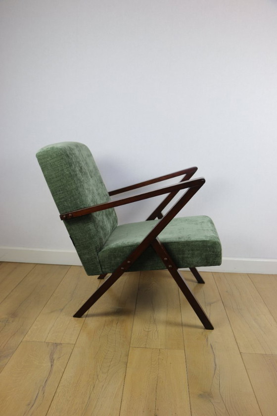 Image 1 of Vintage loft-fauteuil in olijfgroen, net als een spijkerbroek.