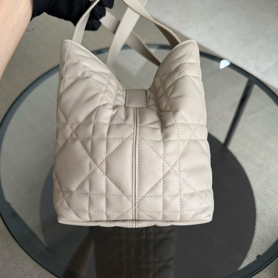 Image 1 of BORSA TOTE MEDIA DIOR TOUJOURS MACROCANNAGE IN VITELLO TRAPUNTATO