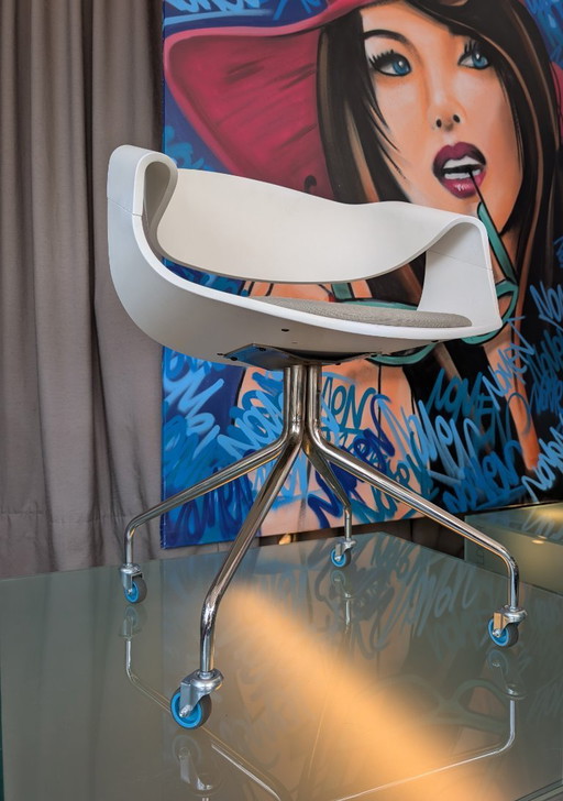 Vepa Embrace Design chairs (8x)