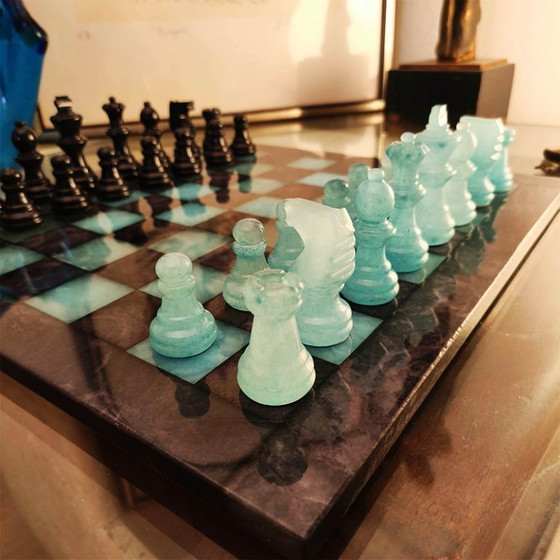 Image 1 of Jeu d'échecs de luxe vintage des années 1970 en véritable albâtre de Volterra sculpté à la main - Noir et bleu ciel - Fabriqué e