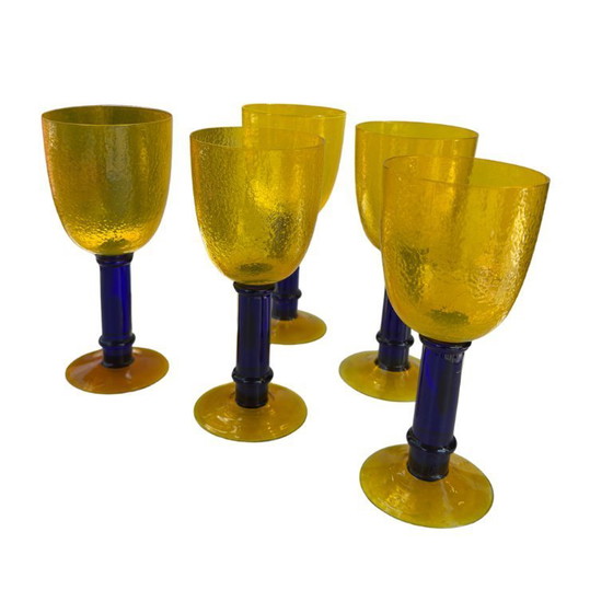 Image 1 of Ensemble de 5 verres Vintage jaune et bleu cobalt - style Memphis - ca. 1980 - Probablement Kosta Boda