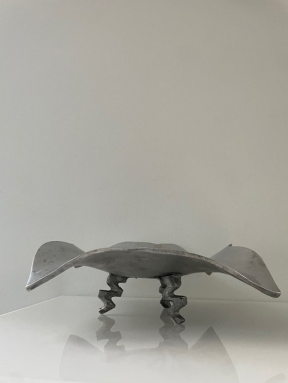 Image 1 of Unieke handgemaakte aluminium schaal met sculpturale bloemvorm