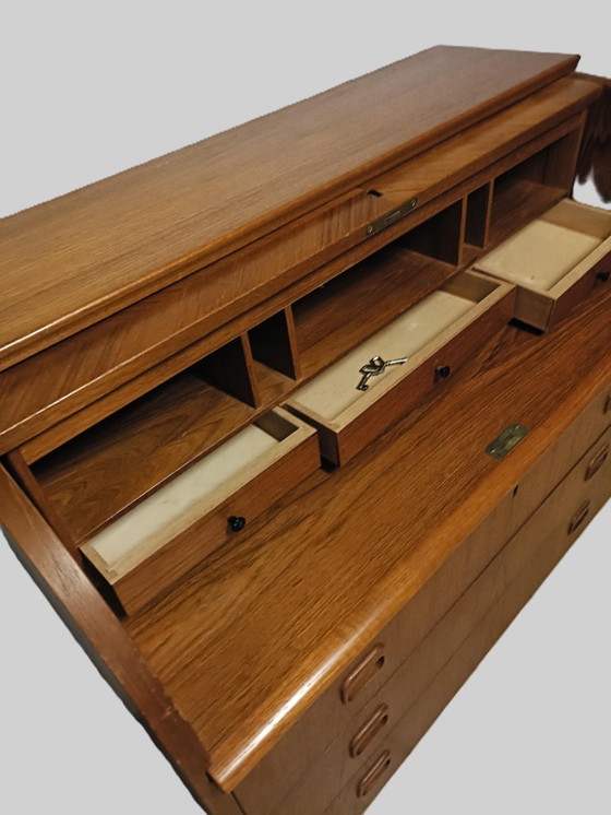 Image 1 of Vintage secretaire met roldeur en uitschuifbaar werkblad ontworpen door Deense ontwerper